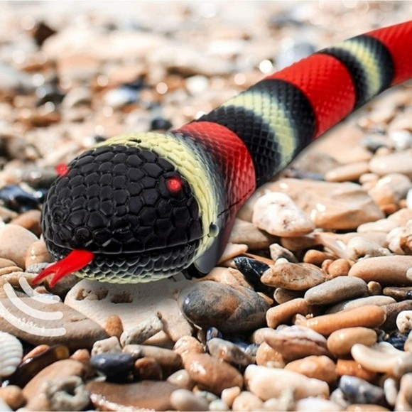 Discovery Kids Remote Controlled King Snake, Realistic Slithering RC Reptile NIB - Picture 2 of 6